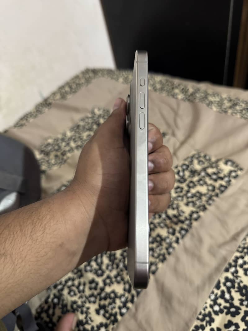 Apple iPhone 15 Pro Max 3