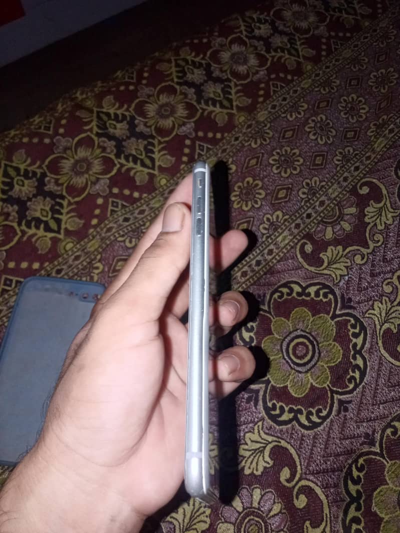 Apple iPhone 8 Plus 1