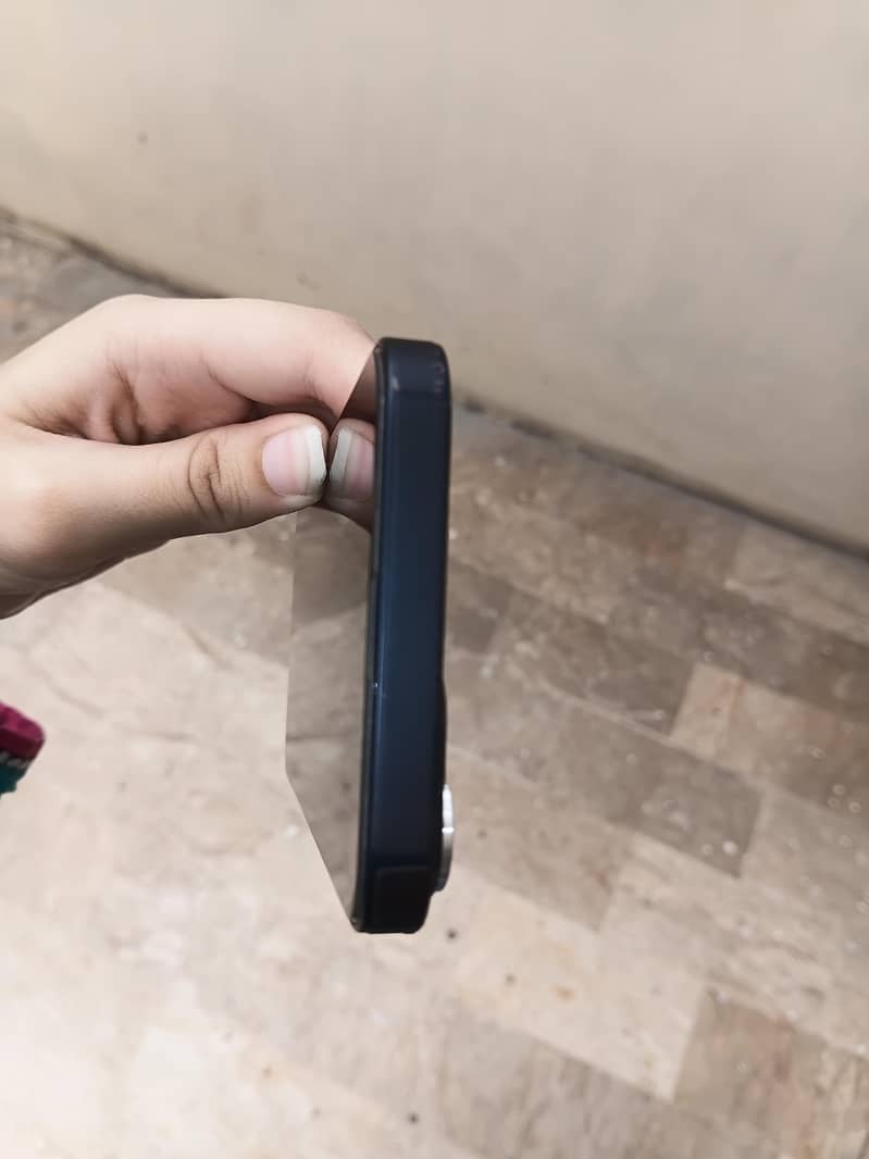 Apple iPhone 13 5
