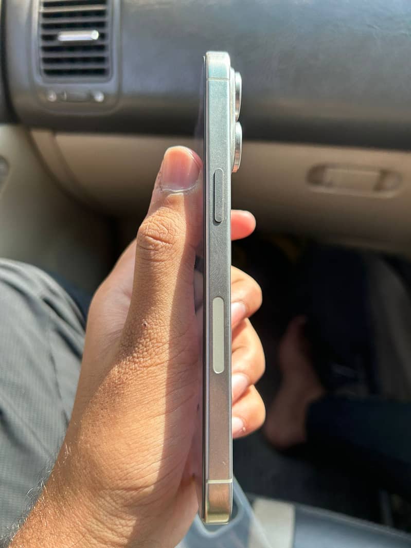 Apple iPhone 15 Pro Max 6