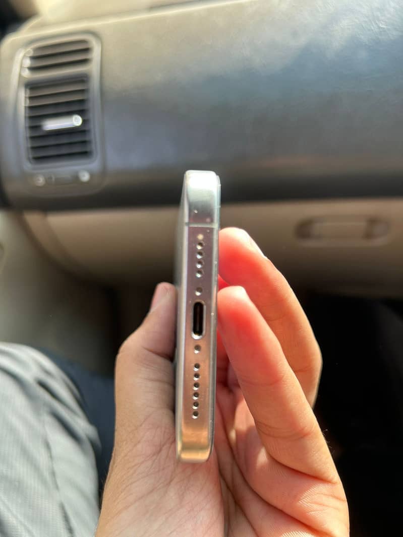 Apple iPhone 15 Pro Max 8