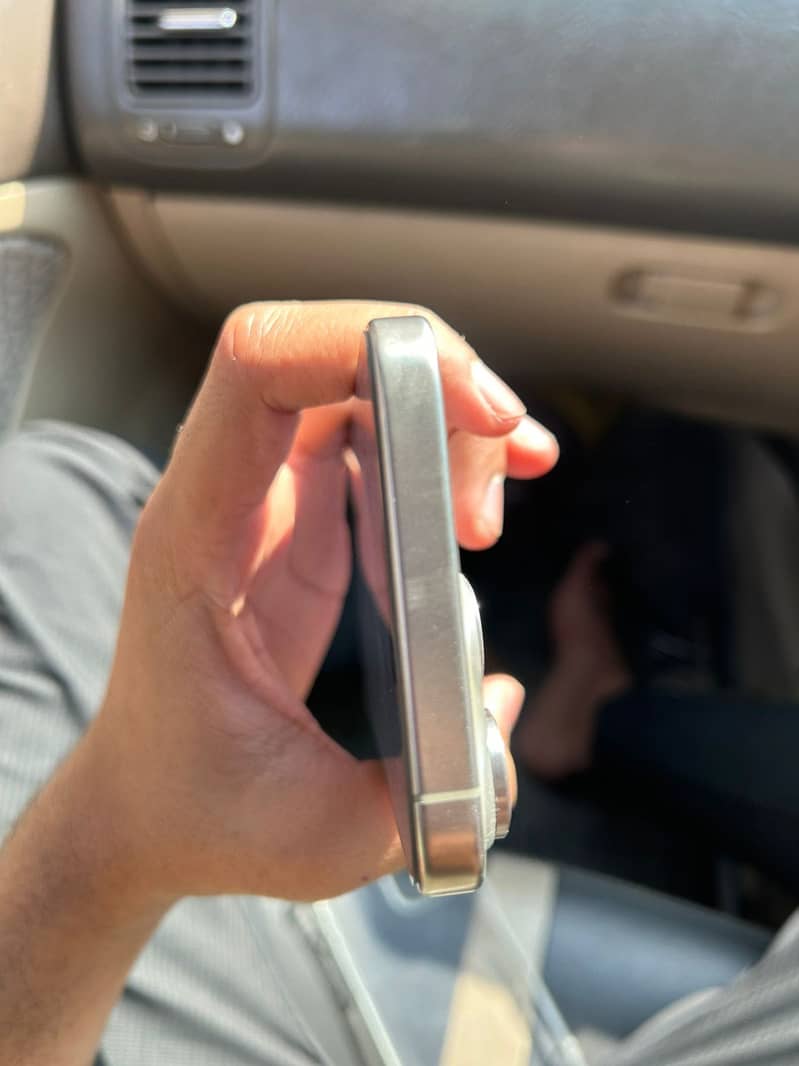 Apple iPhone 15 Pro Max 9