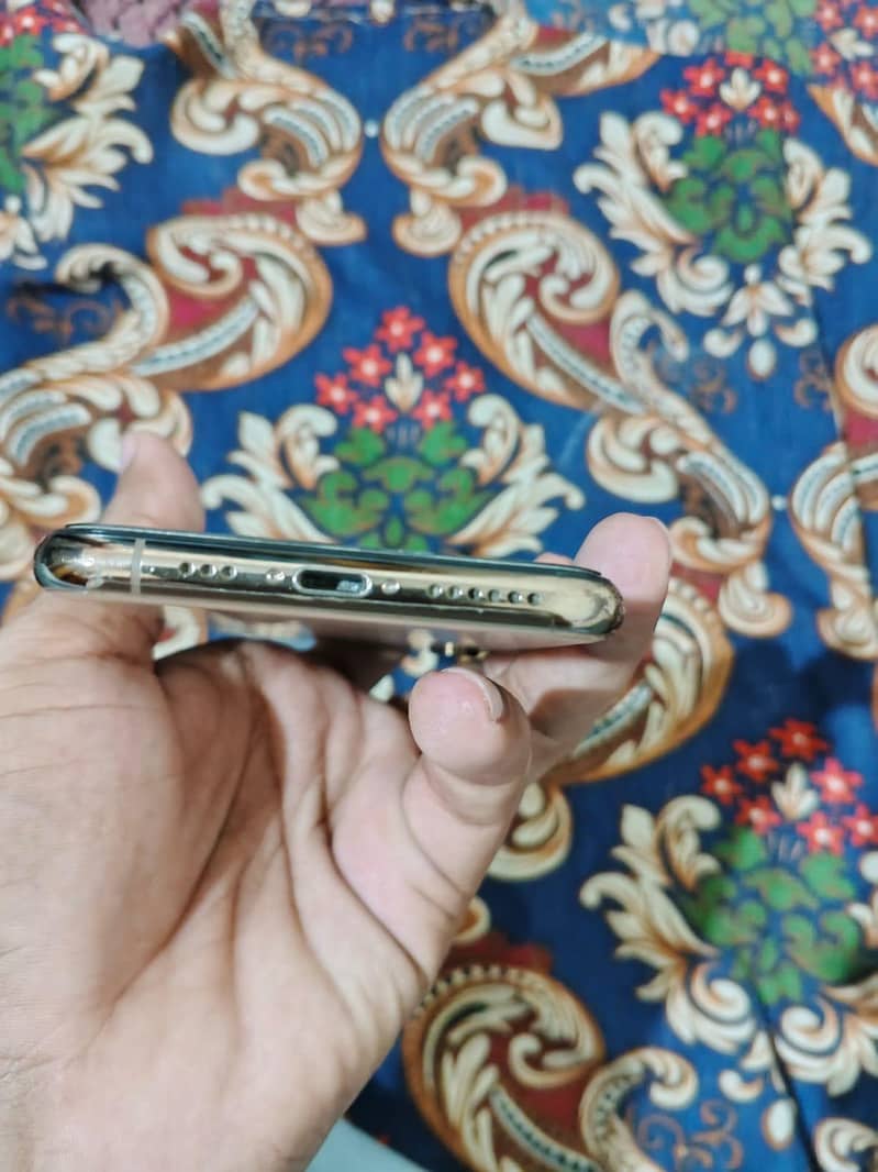 Apple iPhone XS 1