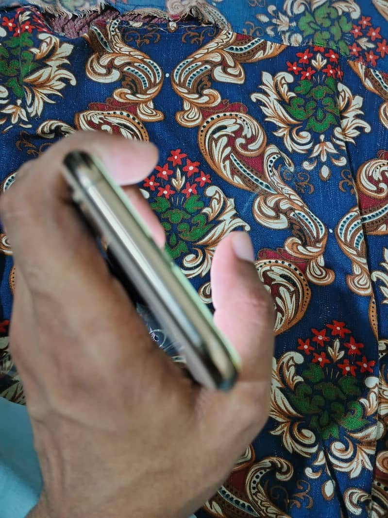 Apple iPhone XS 3