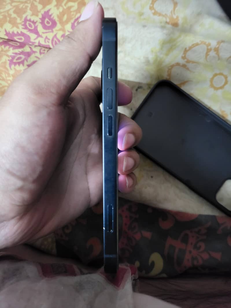 Apple iPhone 13 0