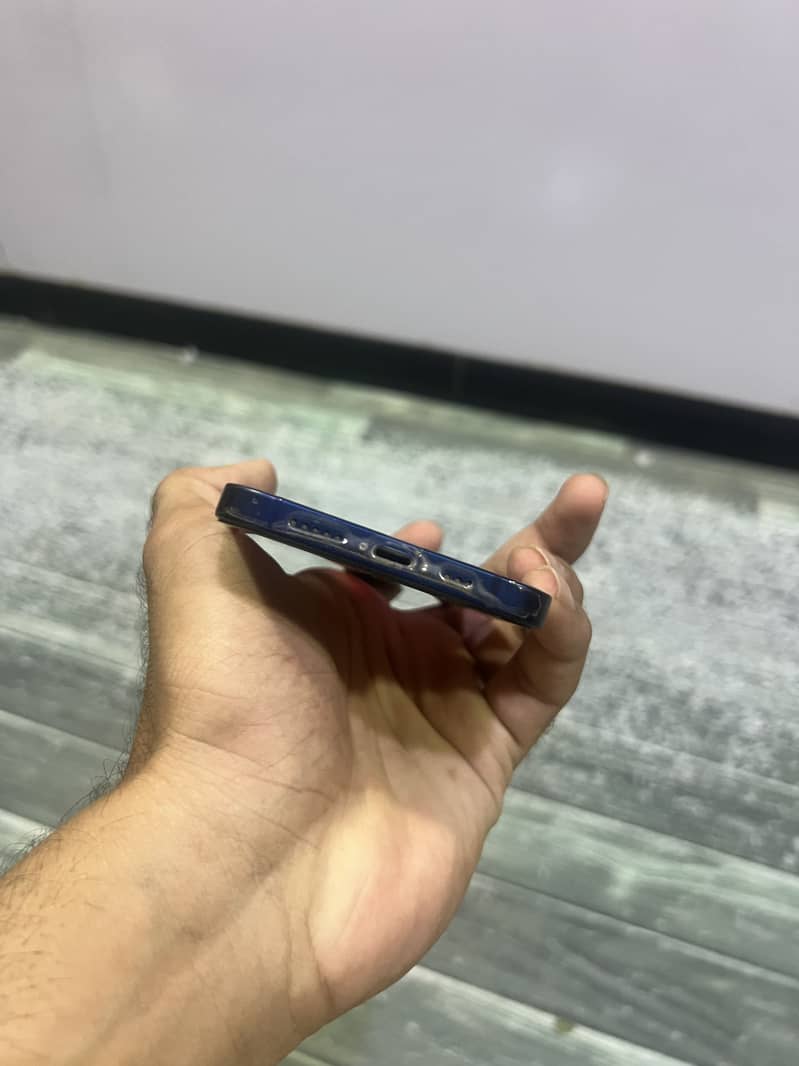 Apple iPhone 12 1