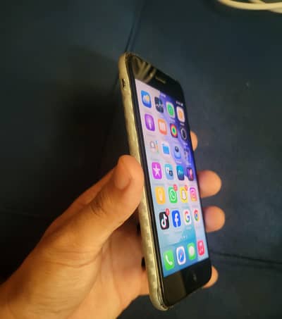 Apple iPhone SE