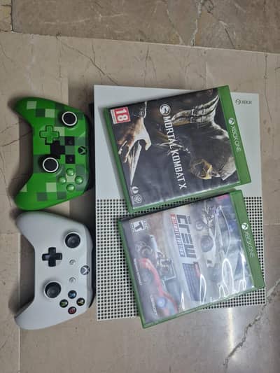 Xbox One S minecraft edition comes with 2 controllers and games