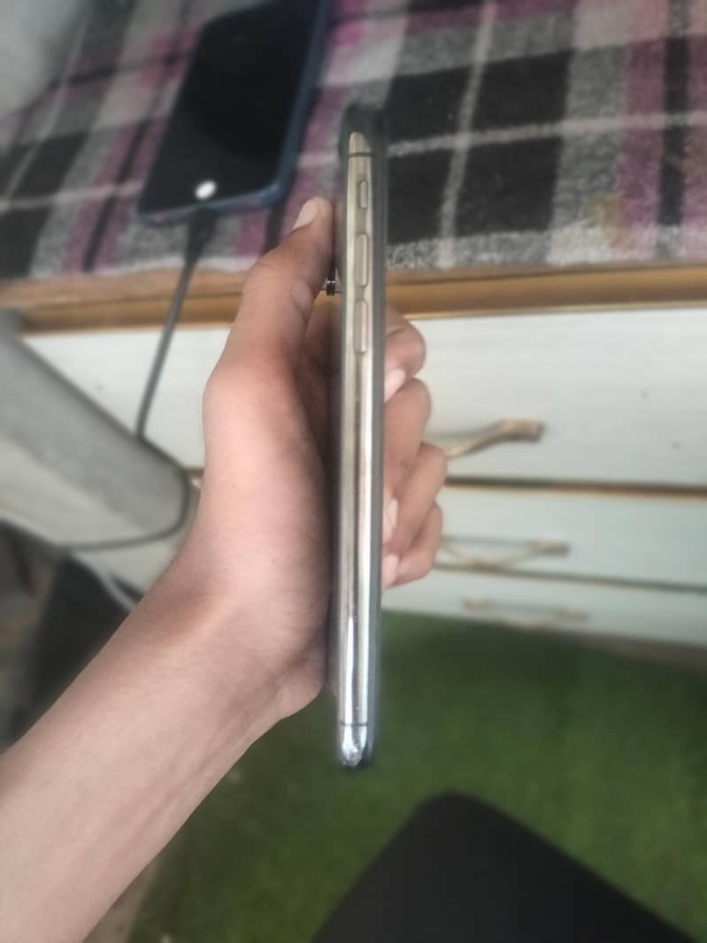 Apple iPhone X 6
