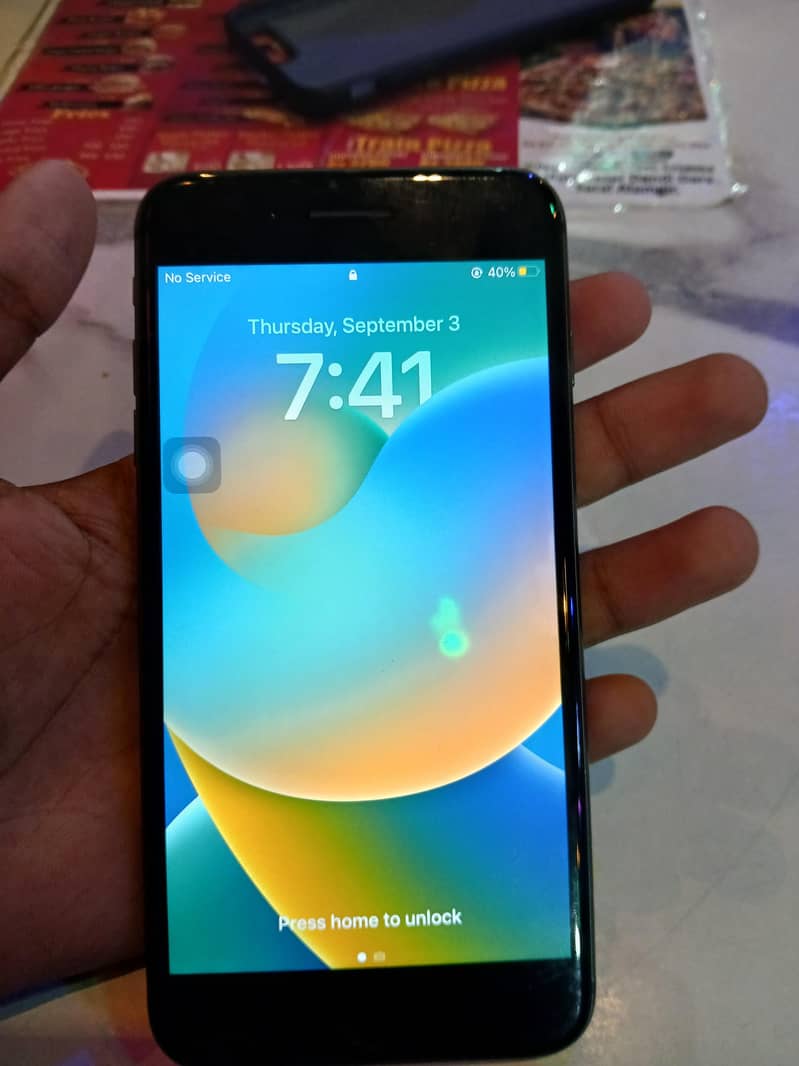 Apple iPhone 8 Plus 1