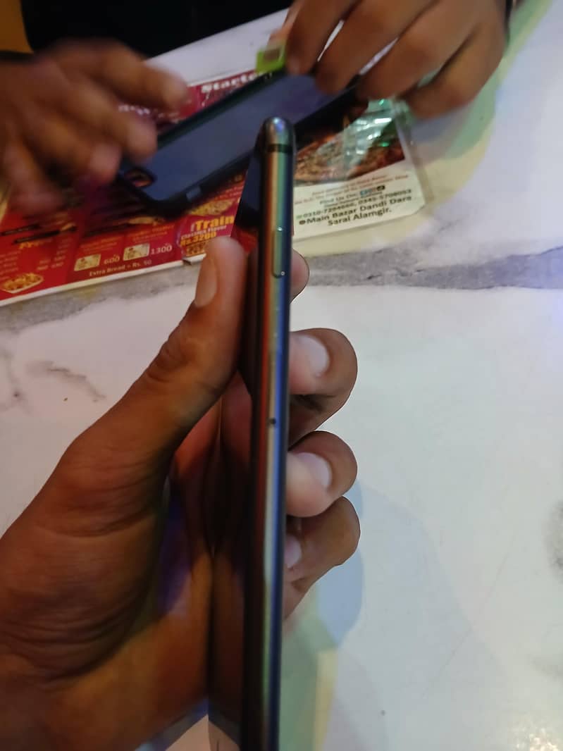 Apple iPhone 8 Plus 3
