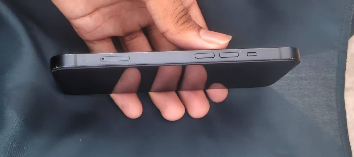 Apple iPhone 13 2