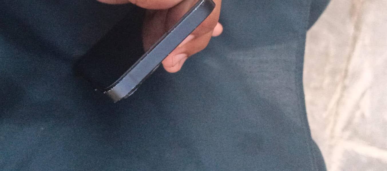 Apple iPhone 13 4