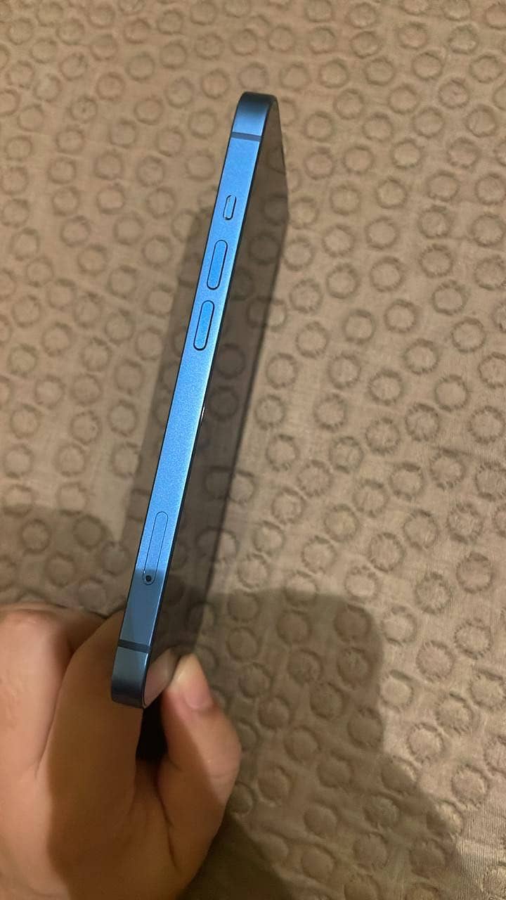 Apple iPhone 13 4