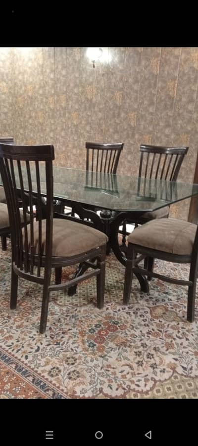 dining table in good condition