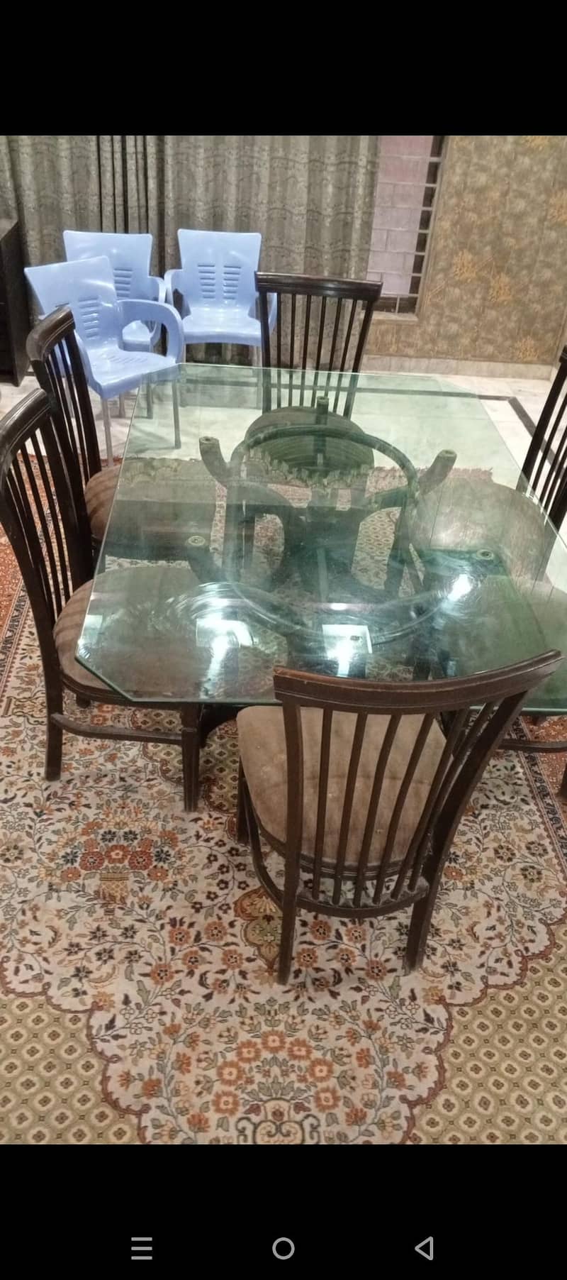 dining table in good condition 1