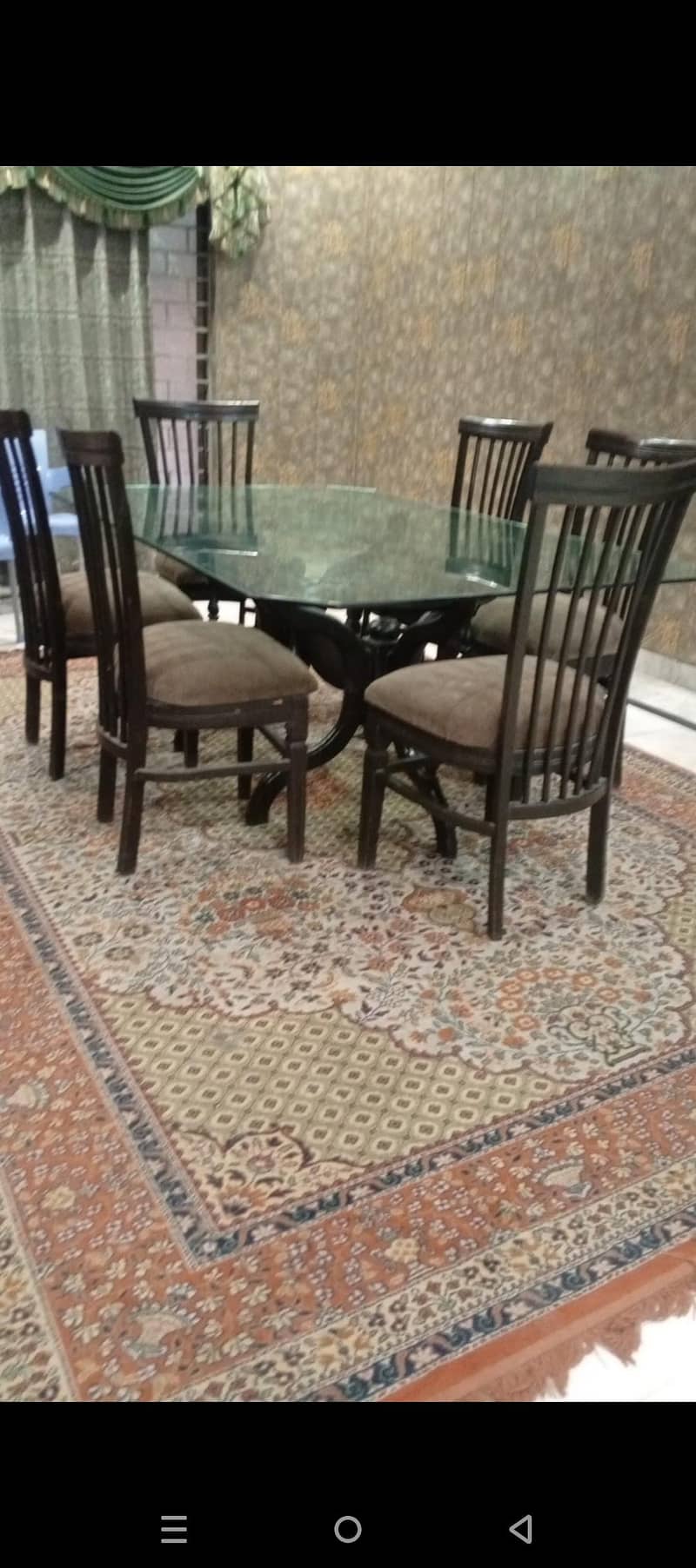 dining table in good condition 2