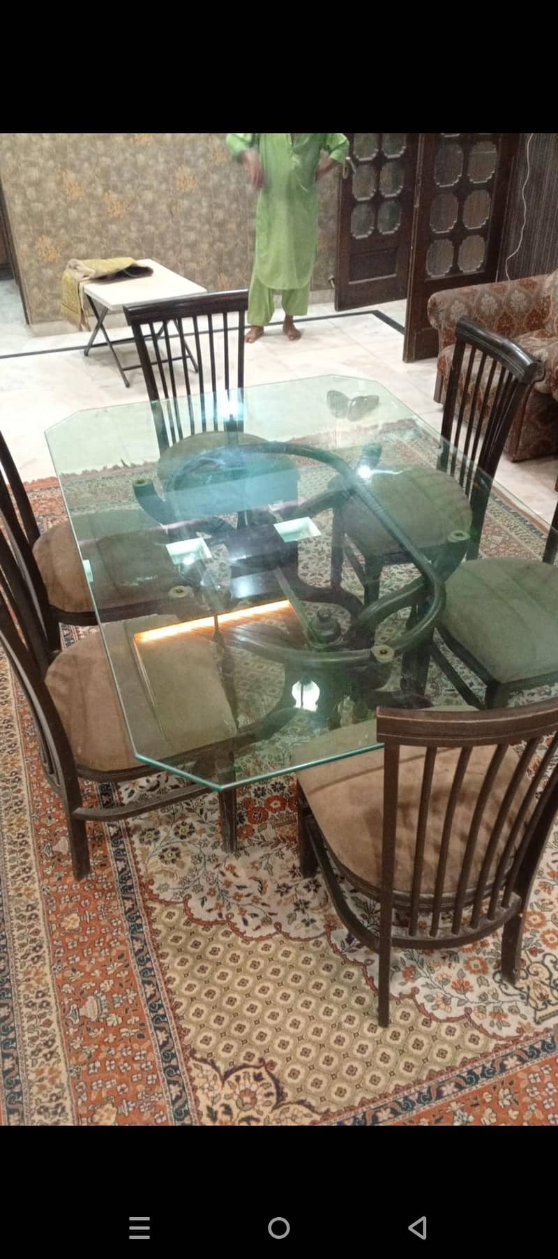 dining table in good condition 3