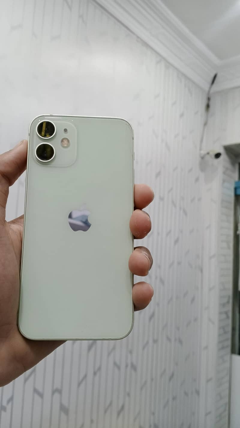 Apple iPhone 12 mini 0