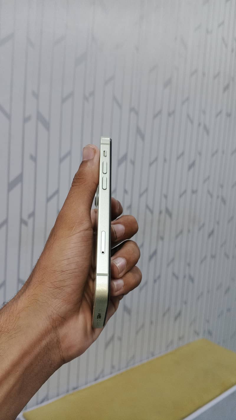 Apple iPhone 12 mini 4
