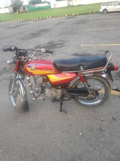 Honda CD70 2003 10by9 plz no chat only simple sim call