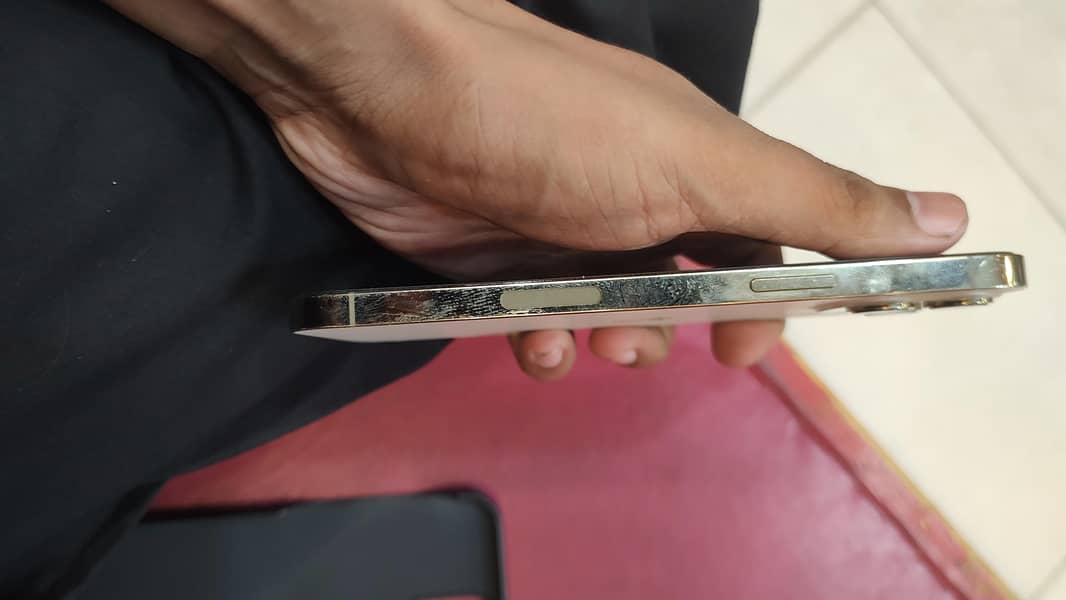 Apple iPhone 12 Pro Max 4