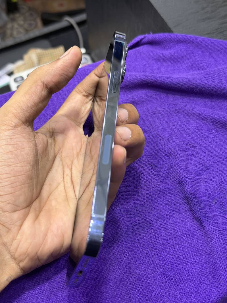 iPhone 13 Pro Max 2