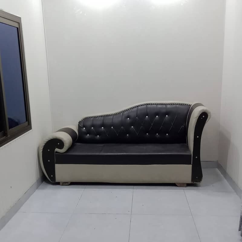 Dewan / Sofa 0