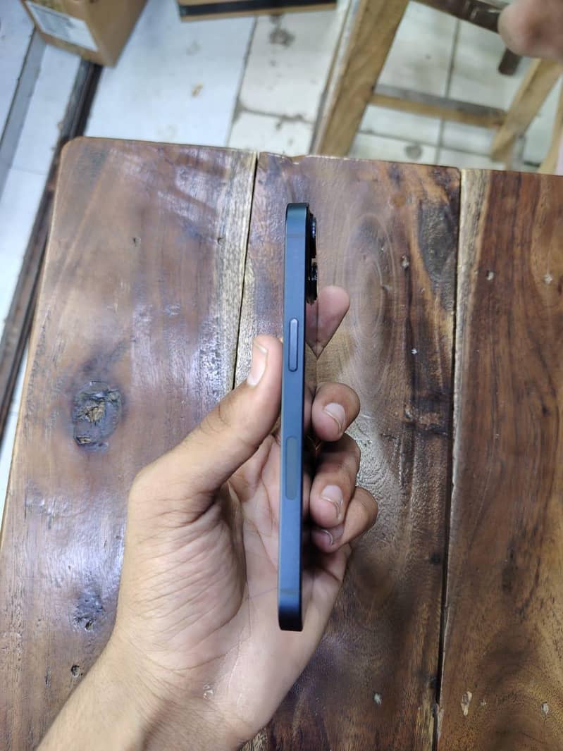 Apple iPhone 13 3