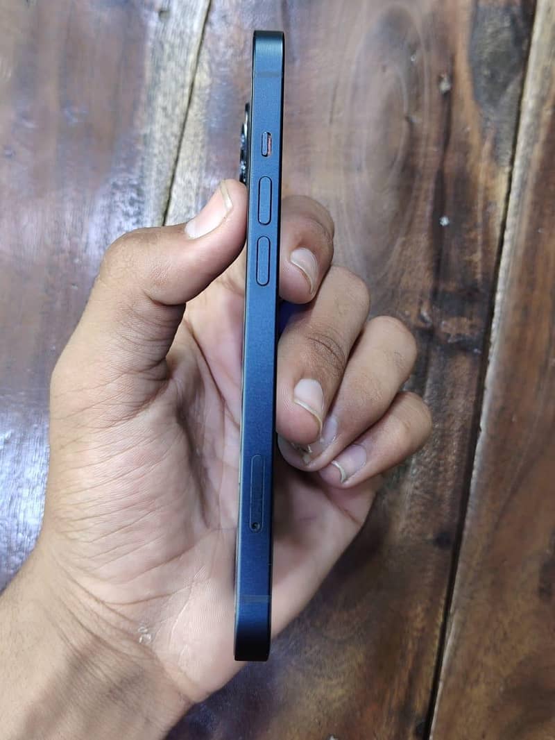 Apple iPhone 13 4