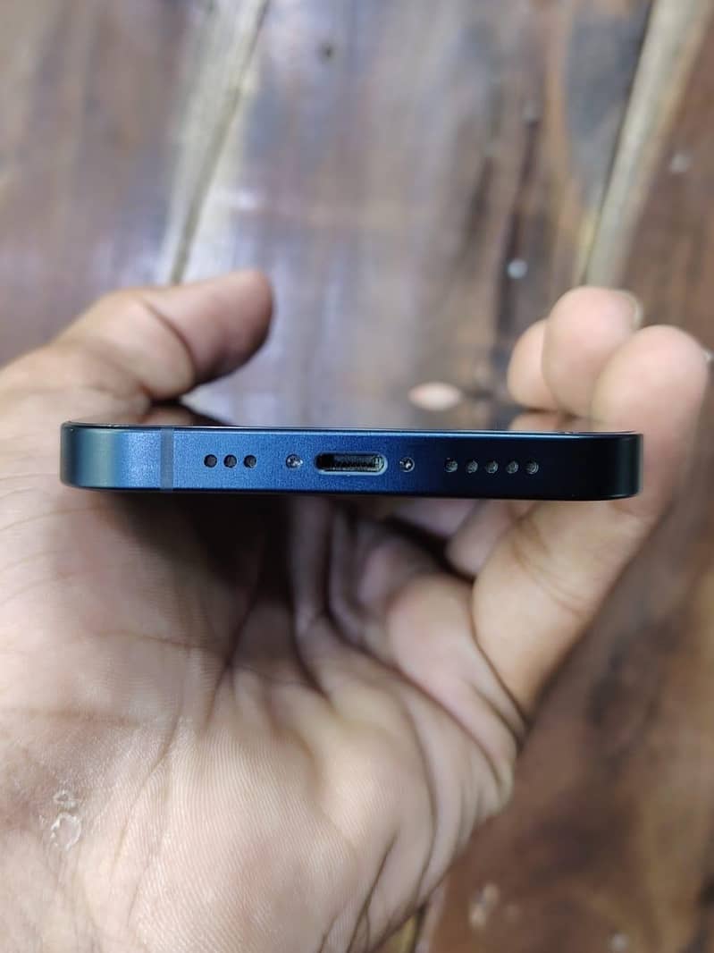 Apple iPhone 13 5
