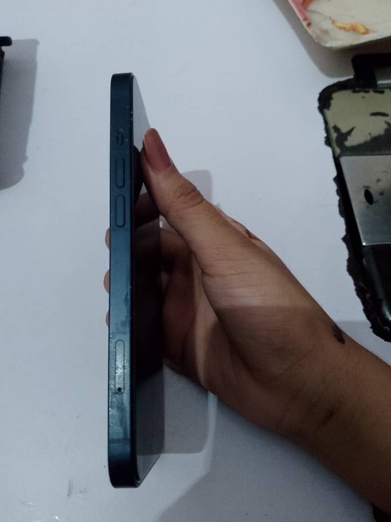 Apple iPhone 13 5