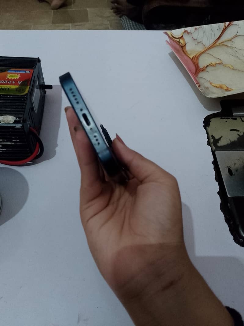 Apple iPhone 13 7