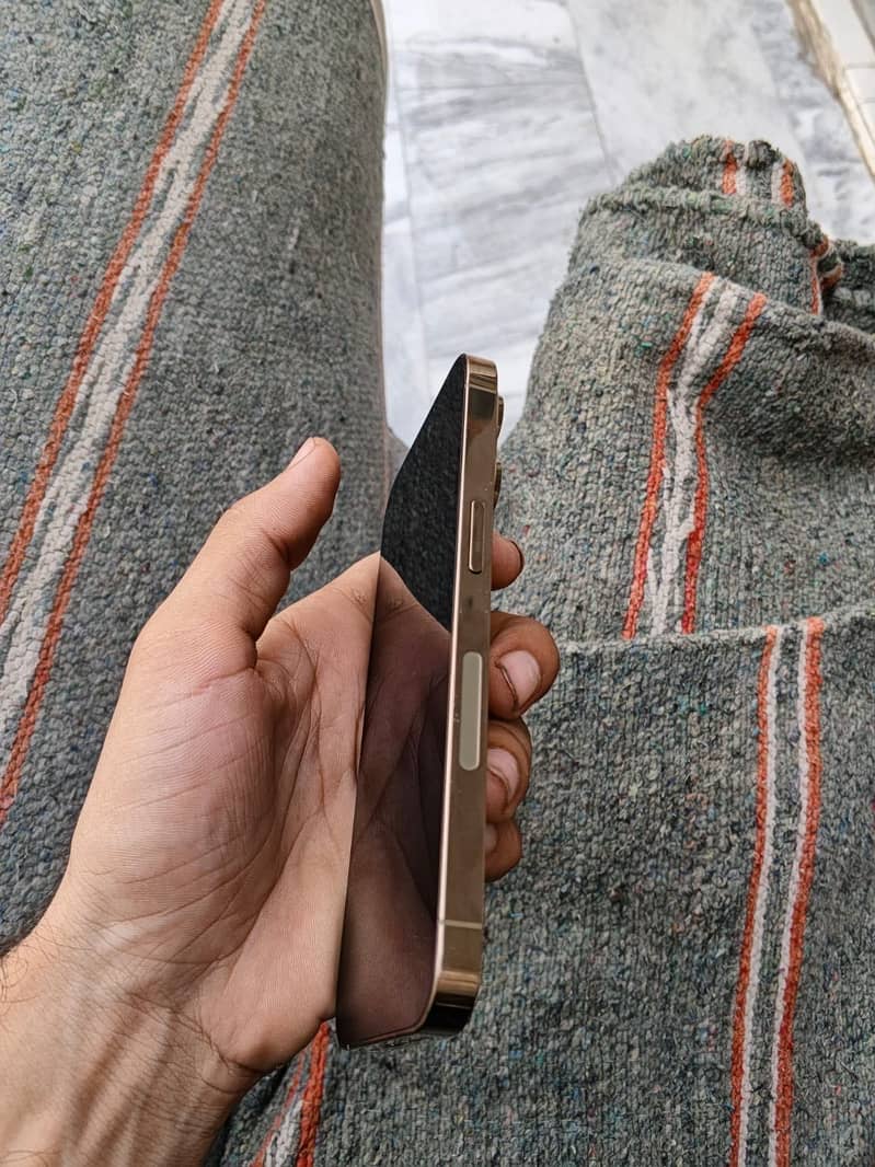 Apple iPhone 14 Pro 3