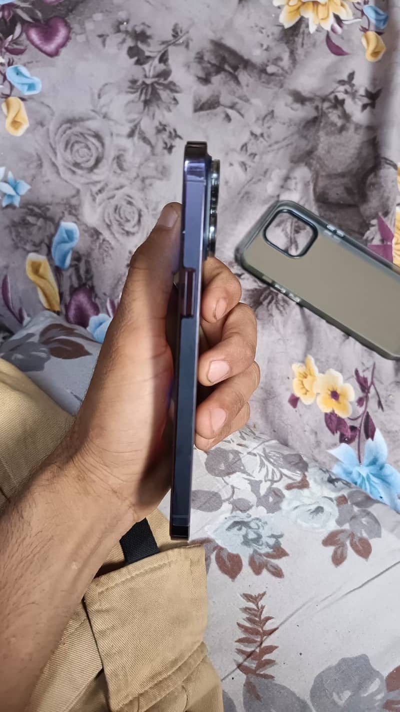 Apple iPhone 14 Pro Max 2
