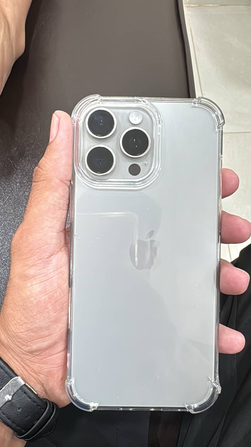 Apple iPhone 16 Pro Max 3