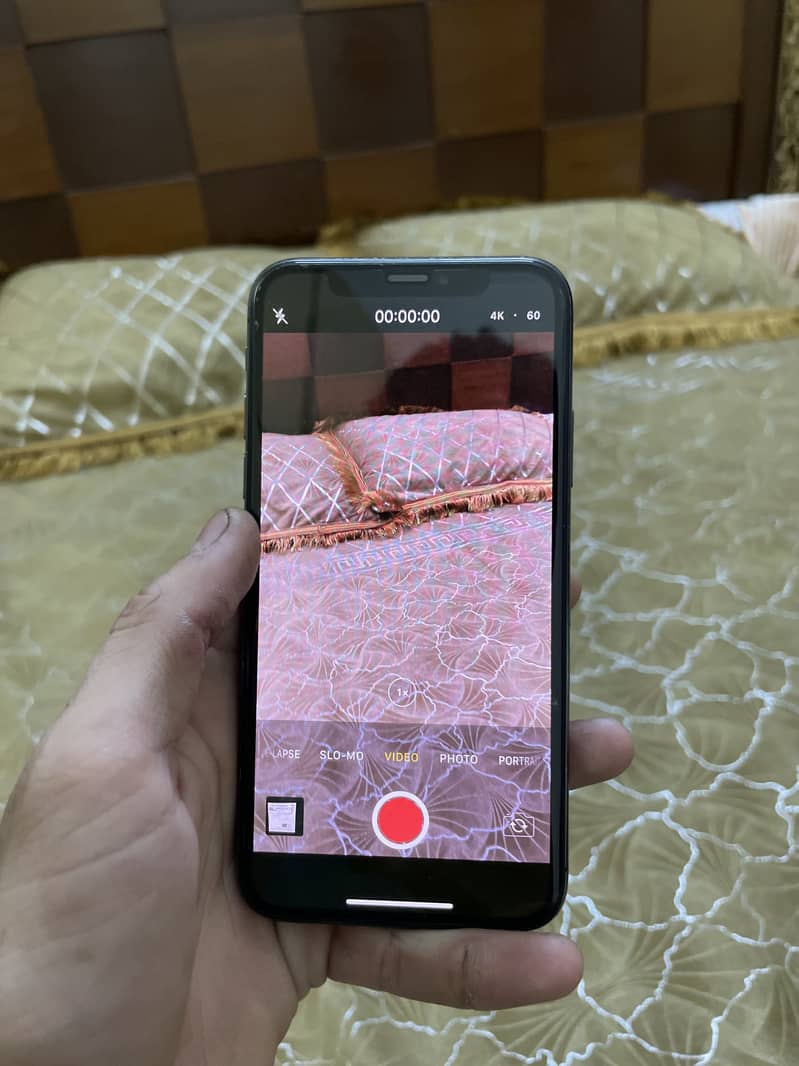 Apple iPhone X 4