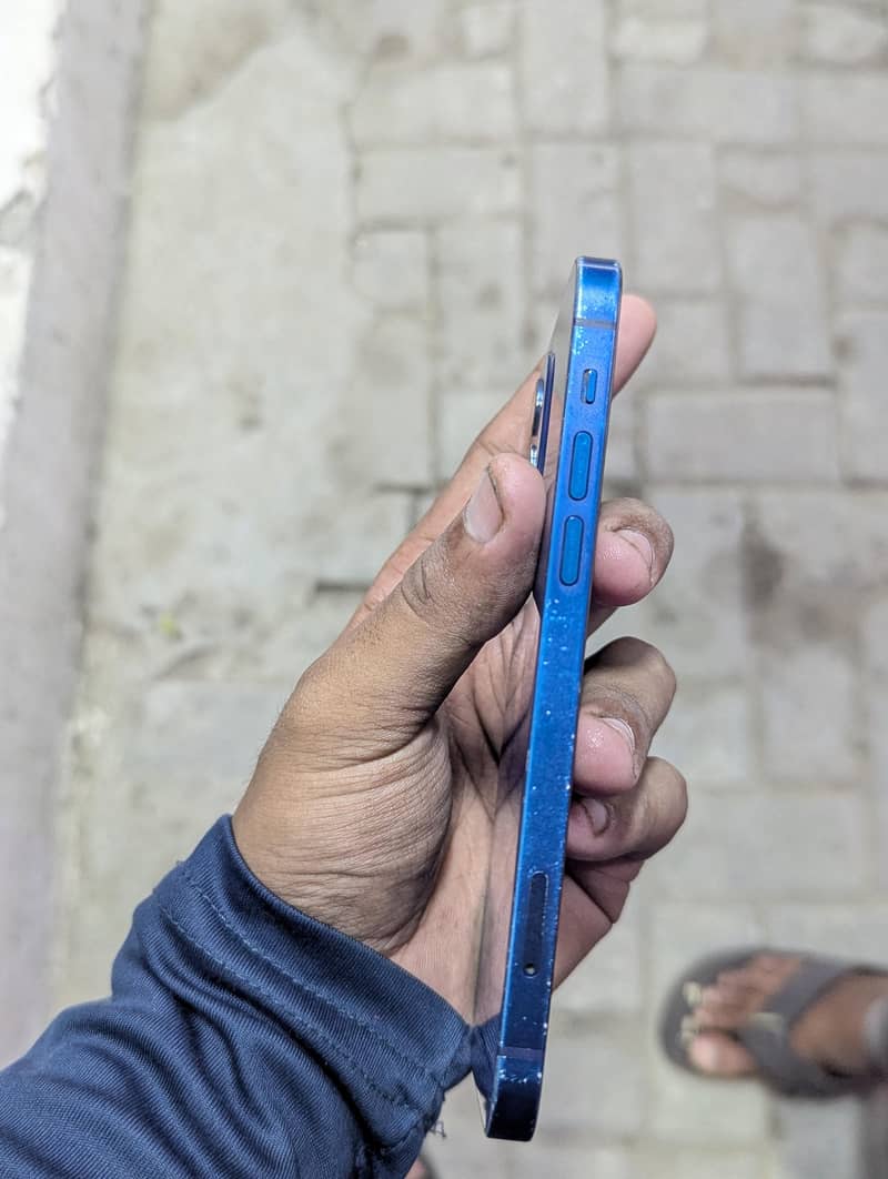 Apple iPhone 12 3