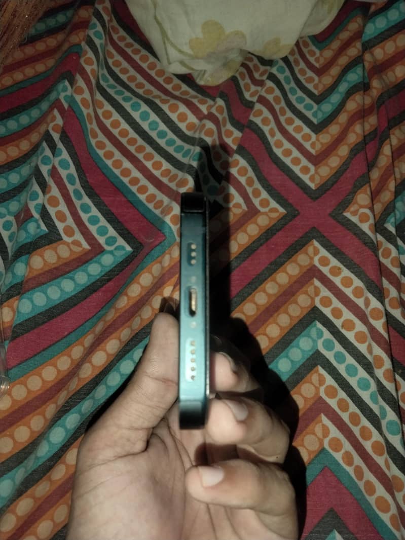 Apple iPhone 13 1