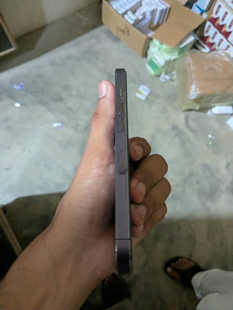 Apple iPhone 14 Pro 2