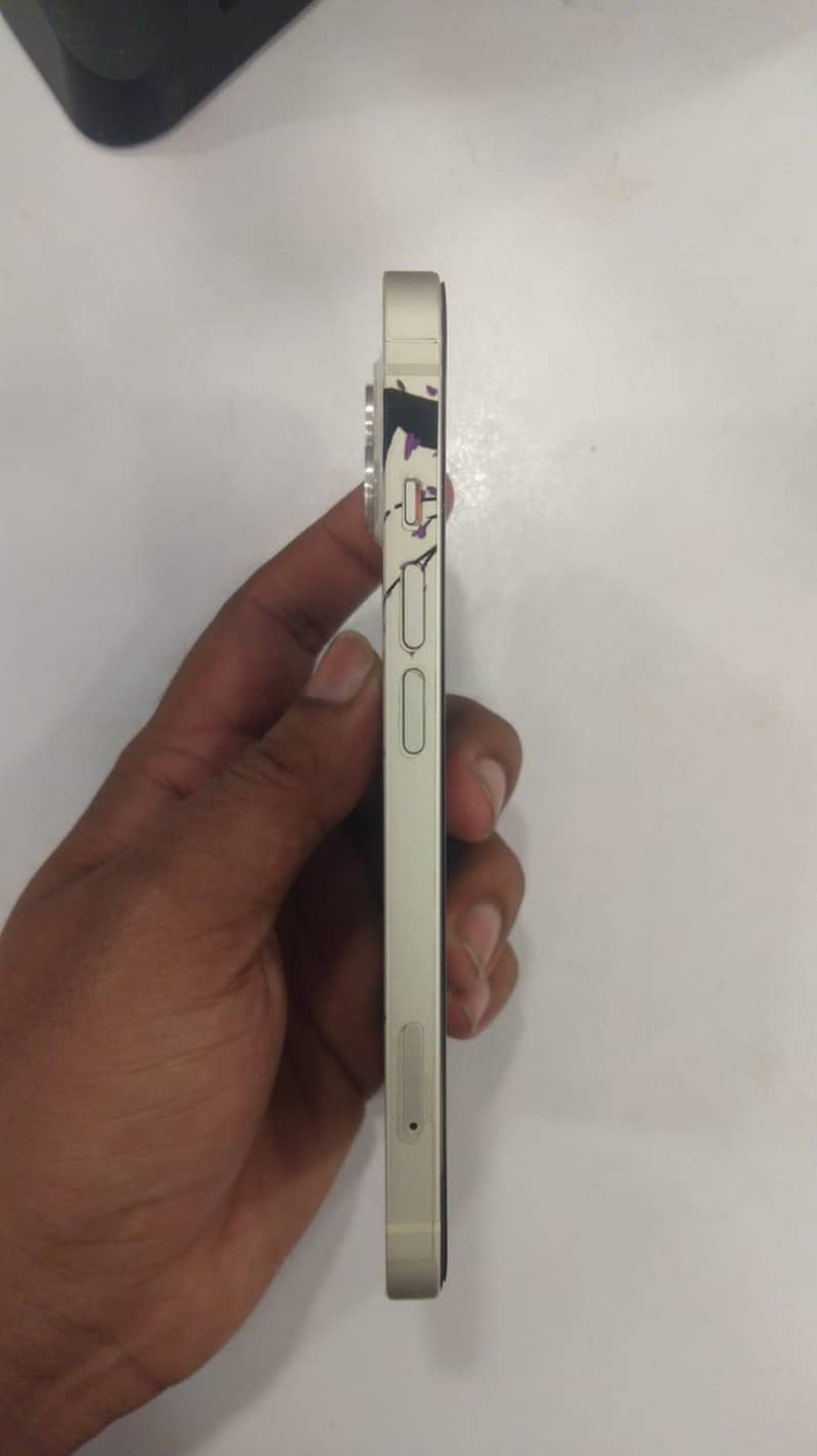 Apple iPhone 13 1