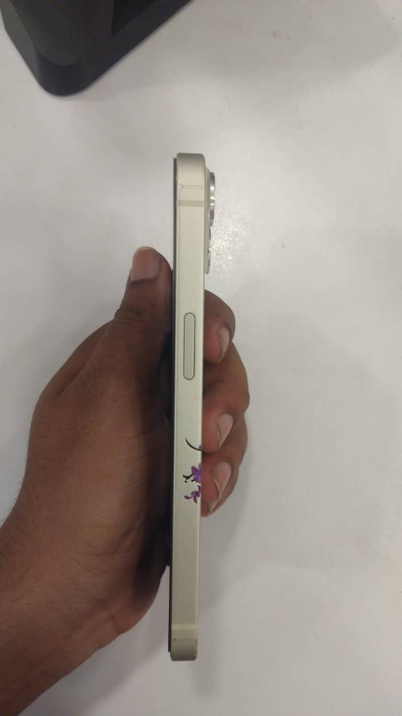 Apple iPhone 13 6