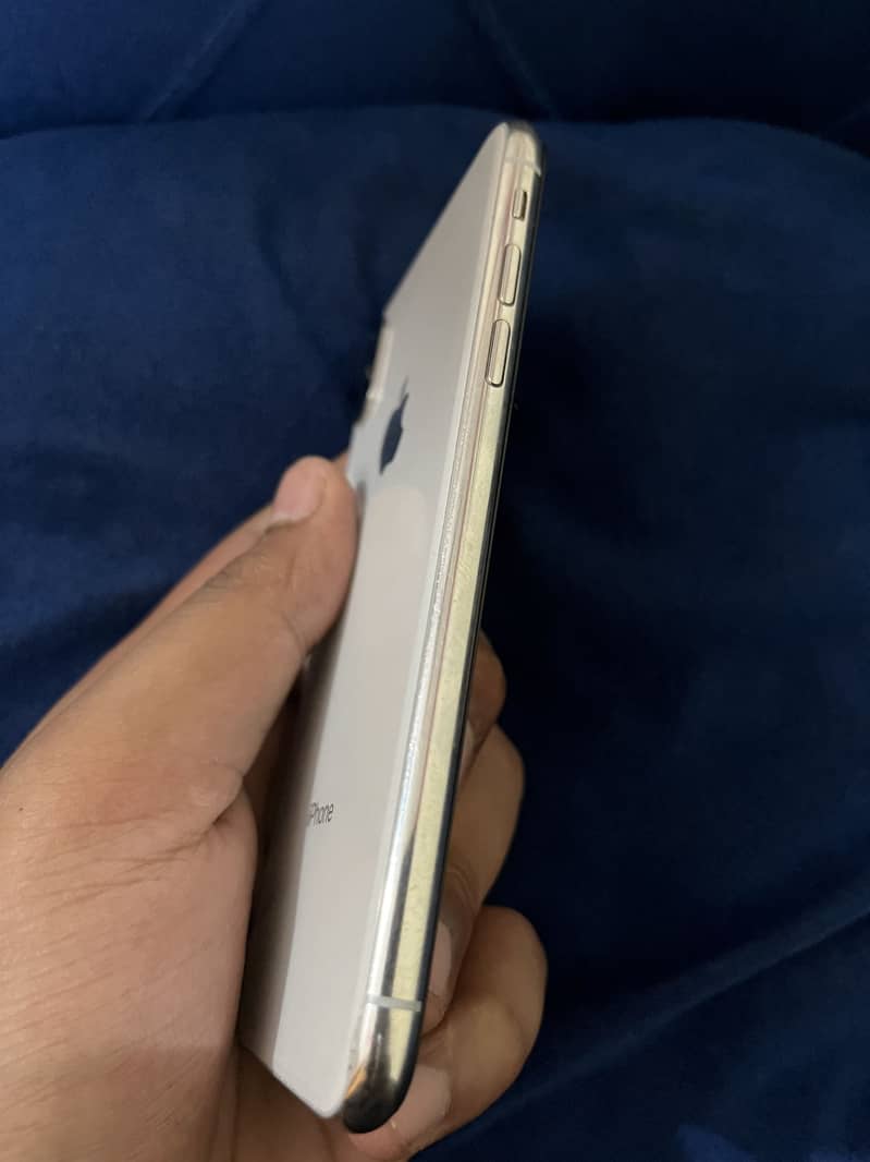 Apple iPhone X 3