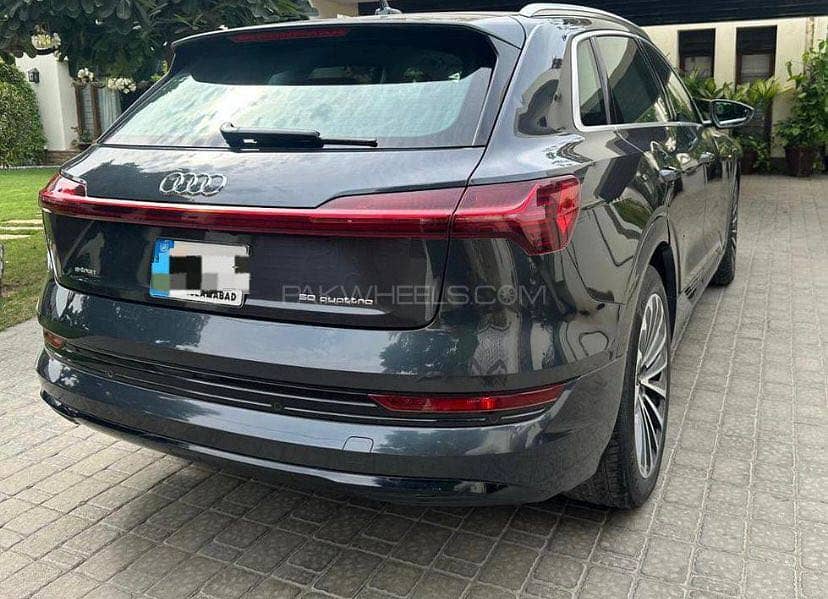Audi E-Tron 2022 0