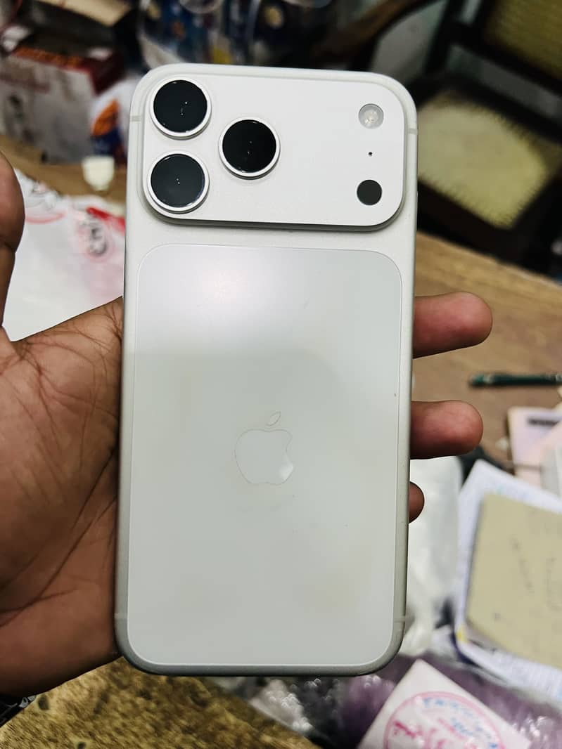 Apple iPhone 17 Pro Max 1