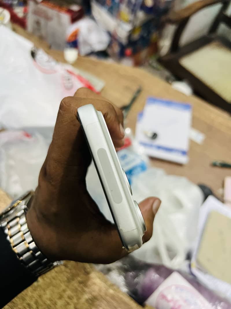 Apple iPhone 17 Pro Max 4