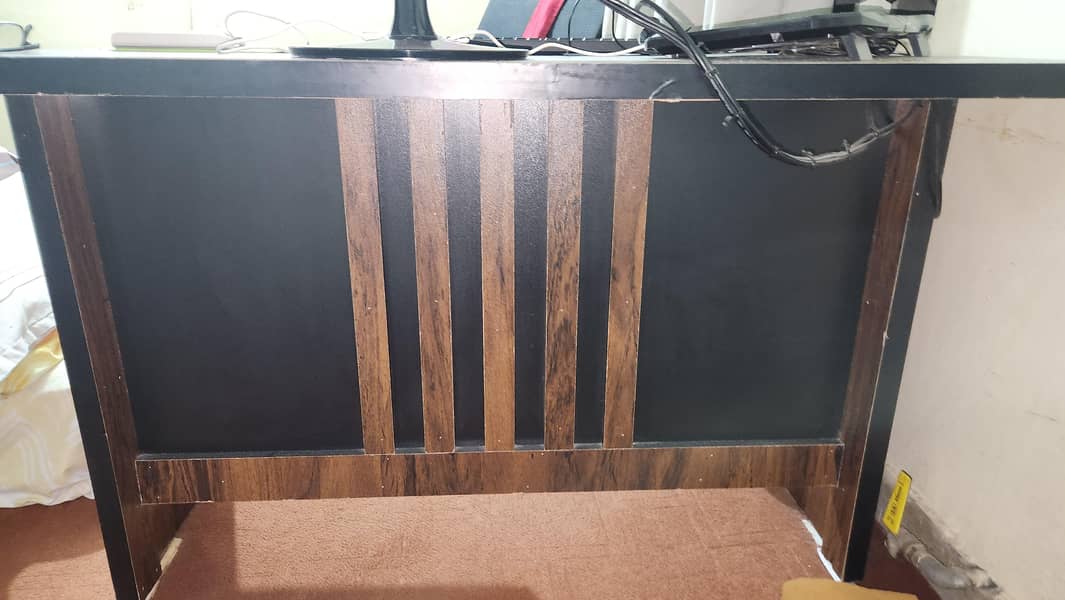 Computer/Study table with 2 drawers. 2