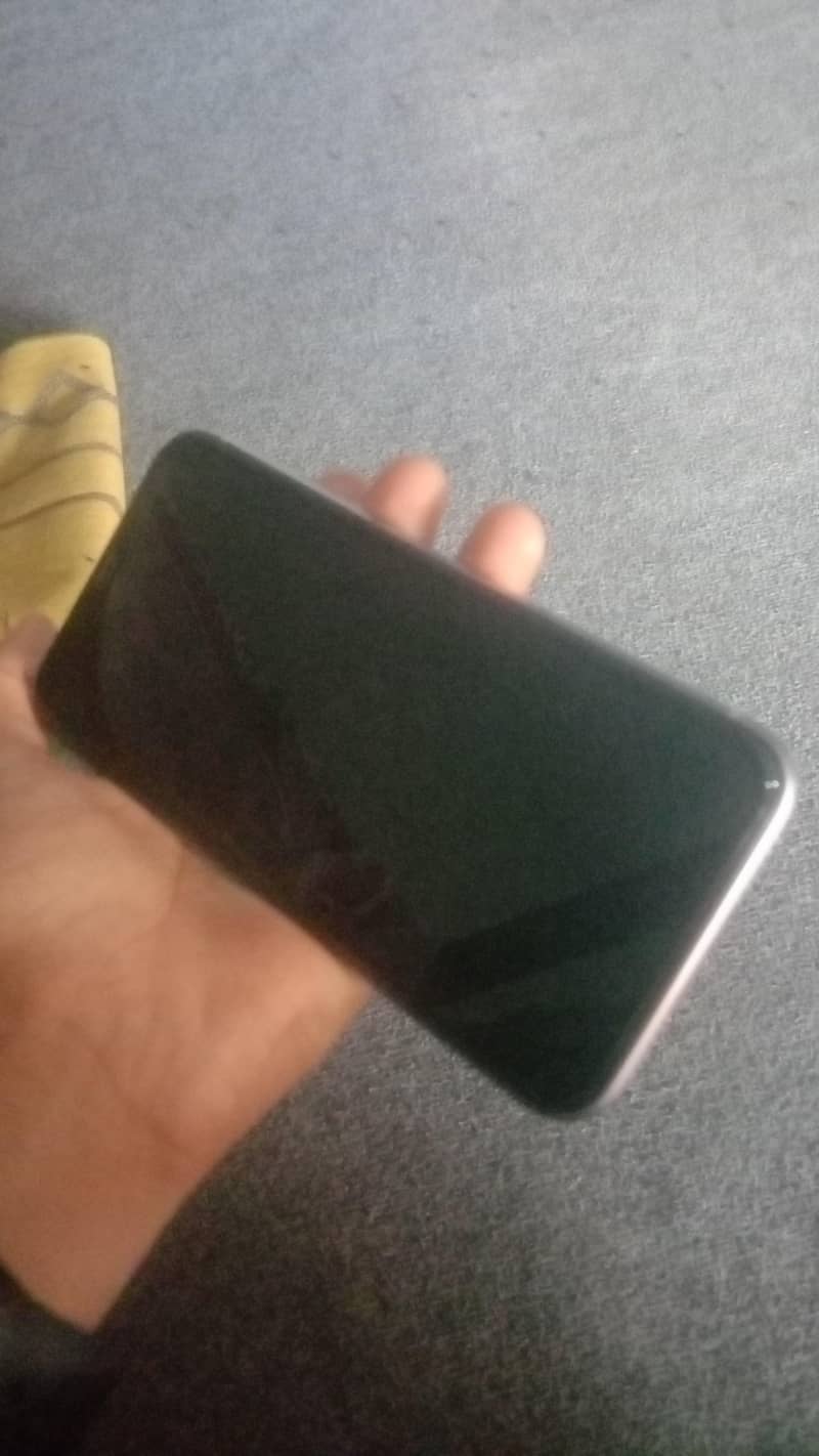 Apple iPhone 11 0