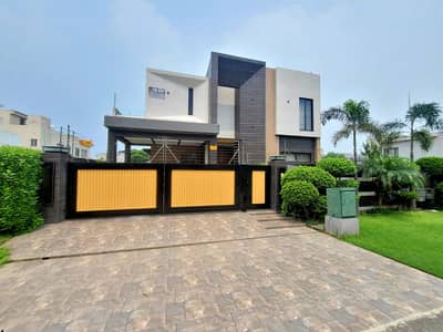 1 KANAL ELEGANT AND FULLY MAINTAINED SUPER HOT LOCATED BUNGALOW WITH SOLAR IS AVAILABLE IN THE BEST BLOCK OF DHA LAHORE.