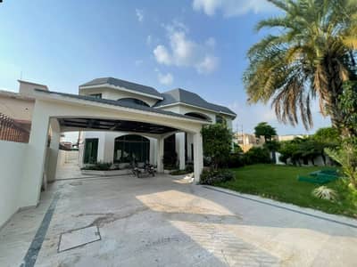 2 KANAL ELEGANT AND FULLY MAINTAINED SUPER HOT LOCATED BUNGALOW IS AVAILABLE IN THE BEST BLOCK OF DHA LAHORE.